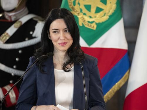Riecco Lucia Azzolina: la scuola non è una priorità del governo Draghi