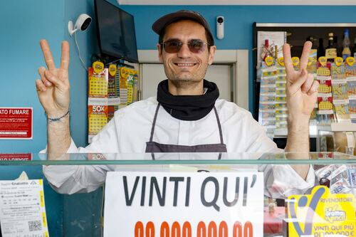 Superenalotto, caccia al vincitore davanti al “Marco’s Bar” di Roma. “Ma non lo scopriremo mai”