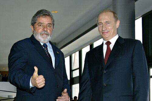Guerra in Ucraina, il comunista Lula strizza l’occhio a Putin: niente arresto