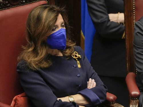 Elezioni Quirinale, faida in Forza Italia: chi sfotte la Casellati su Twitter e l'amico storico che diserta il voto