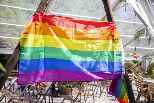 Omofobia e transfobia, è la Giornata internazionale ma l’Italia è senza una legge: la sinistra ripresenta il ddl Zan