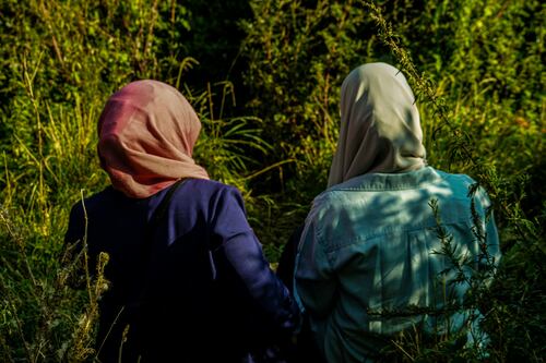 Violenze contro l'occidentalizzazione, 14enne costretta a portare il velo e a lasciare gli studi