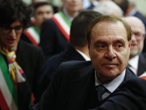 Ansia per Clemente Mastella, il sindaco di Benevento ricoverato in terapia intensiva