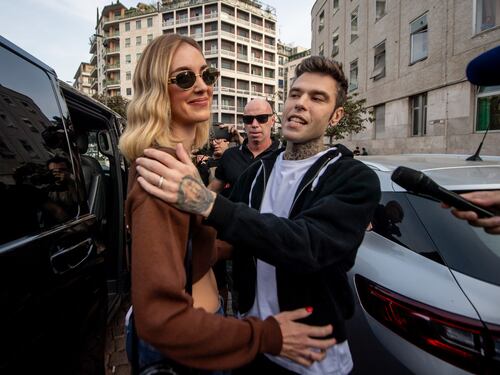 Pandoro Gate, un anno dopo: emorragia social per Chiara Ferragni e Fedez. L'analisi