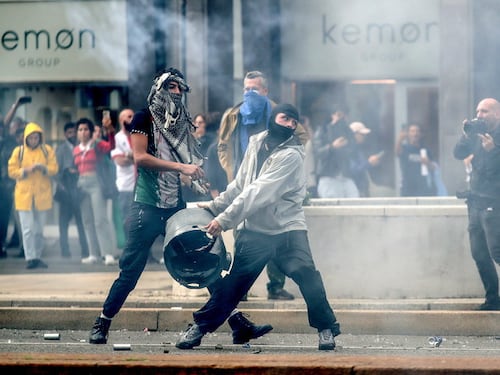 Anarchici, nuove minacce: "Sabotaggi e fuoco alle Olimpiadi"