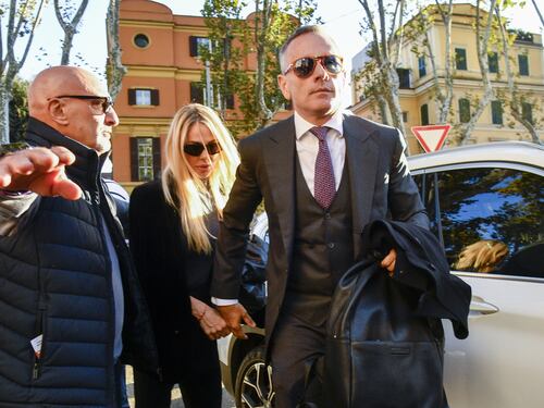 Totti e Ilary Blasi in tribunale, le dichiarazioni. E il giudice prova a fare da paciere