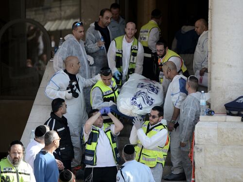 Israele, attentato alla sinagoga di Gerusalemme: almeno 8 morti