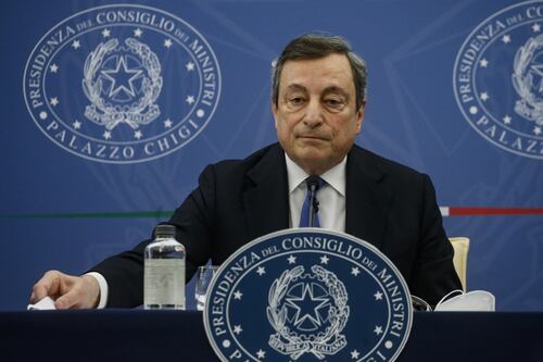 Draghi impone il green pass agli italiani, ma per incontrare lui ci vuole il tampone