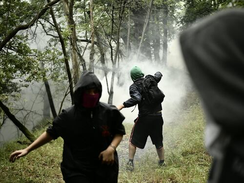 Furia No Tav: attacco al cantiere con cento molotov, ferito un poliziotto