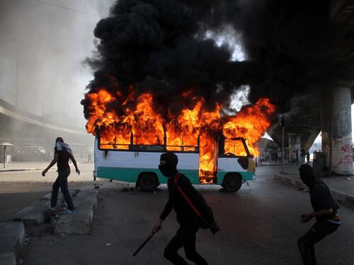 Decine di arresti dopo gli scontri al Cairo