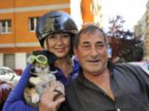 Chicca guida la carica dei cani motociclisti