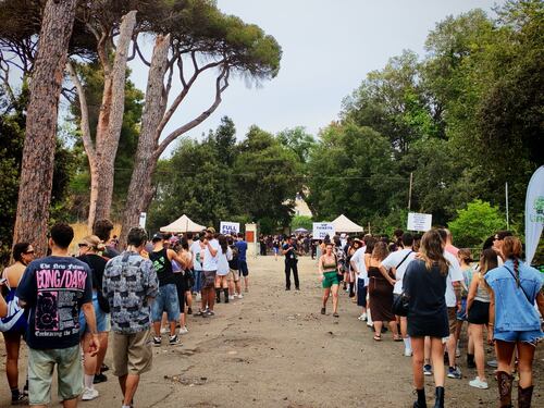 Ostia, caos per il festival in pineta. Il Comune ammette: "Mancavano autorizzazioni"