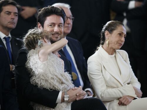 Meloni, la sinistra getta fango sulla famiglia come arma per sviare l’attenzione