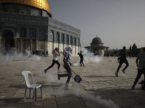 Ritiratevi dalla Spianata delle Moschee, l'ultimatum di Hamas all'esercito israeliano