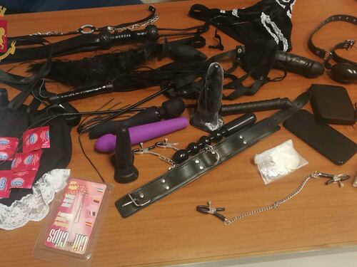 Sesso, droga e bondage: ventenni indotte a prostituirsi dal personal trainer. Arrestato