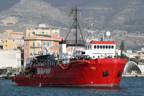 Migranti, i dati Frontex sul crollo degli sbarchi premiano Meloni. “Strategia vincente”