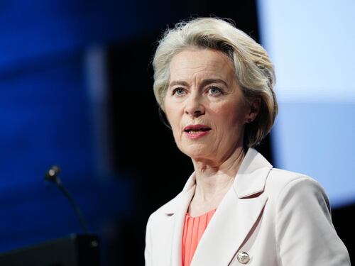 Migranti, Von der Leyen contro i trafficanti: "Decidiamo noi chi entra in Europa"