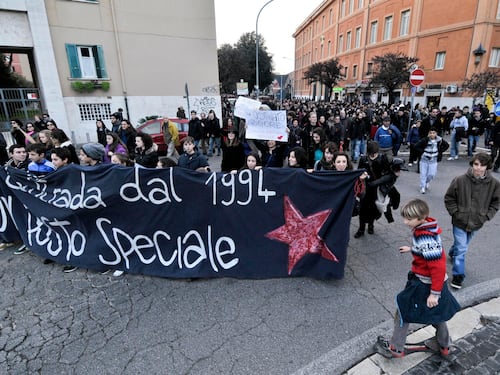 Un corteo per ricostruire il centro sociale "La Strada"