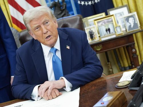 Guerra dei dazi, Trump: "Soffriremo ma ne varrà la pena". Le contromosse di Canada e Messico