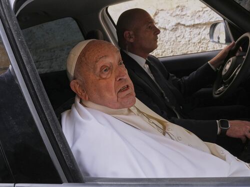 Pasqua, oggi la Via Crucis al Colosseo con le meditazioni scritte dal Papa