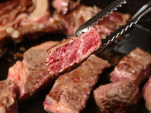 L’influencer manda in tilt il ristorante all you can eat: mangia troppo e viene bandito