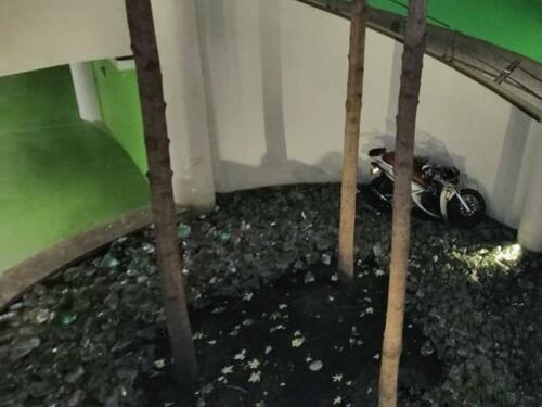 Sbanda con lo scooter e precipita in un garage: 36enne in fin di vita