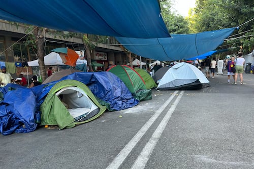 Spin Time, altro che sgombero: ecco i gazebo