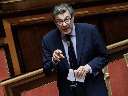 Fisco, scontro tra alleati. Lega: "Rottamare le cartelle", FI: "Aliquota Irpef al 33%"