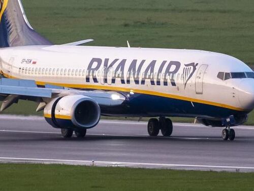 Incredibile sul volo Ryanair: aereo evacuato. Chi si era nascosto in bagno, aggirate tutte le norme