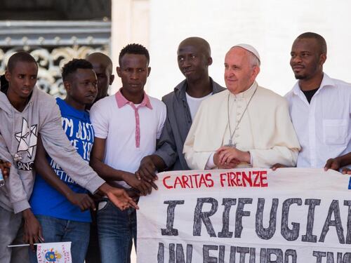 Papa Francesco "scaricato" pure dalla Caritas