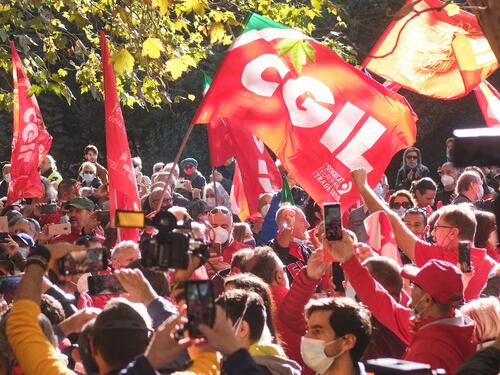 Green pass, faida interna tra sindacalisti e comunisti: "Venduti, i fascisti siete voi"