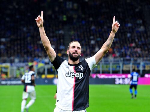 La Juve sbanca San Siro e sorpassa l'Inter in vetta