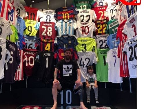 La maglia della Lazio a casa Messi