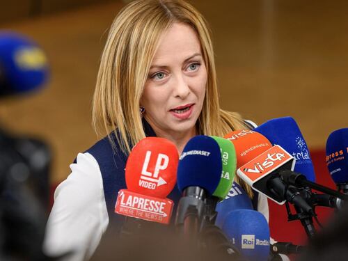 Scherzo telefonico a Giorgia Meloni, chi sono i due autori
