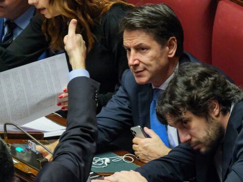 Def, la maggioranza corre ai ripari. Follia grillina: Meloni riferisca al Quirinale