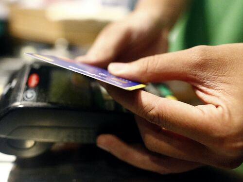 Bancomat, Pos e carte di credito fuori servizio in tutta Italia: prelievi bloccati, cosa succede