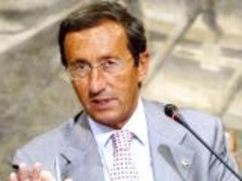 Fini tende la mano a Silvio