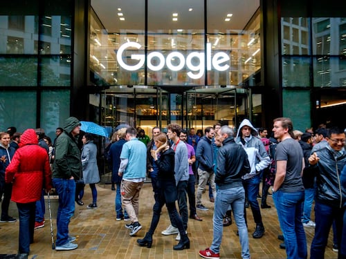 Molestie sessuali, i dipendenti di Google scendono in piazza