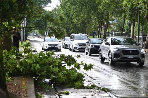 Meteo, dal grande caldo ai temporali: ecco le allerte, mentre la temperatura cala