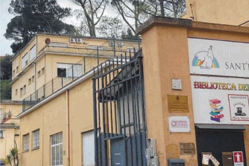 Roma, incendio a Sant’Egidio: giovane salvata dalla Polizia. È giallo sulle cause