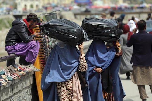 Povere donne afghane, i talebani aprono il ministero "contro il vizio"