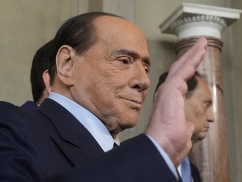Silvio Berlusconi dopo le dimissioni dal San Raffaele: è finito un incubo