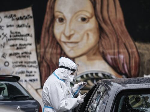 Con più tamponi risalgono i contagi (16.202). Altri 575 morti