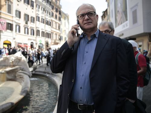 Se le strade fanno schifo con chi ce la prendiamo? L’ira di Paragone
