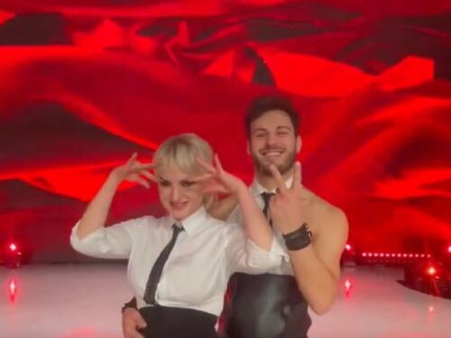 Ballando Con Le Stelle, Arisa nella vasca con Vito Coppola. La bomba erotica esplode in pista