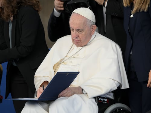 Vaticano, l’eredità di Bergoglio è una Chiesa in default: troppi i debiti e manca la liquidità