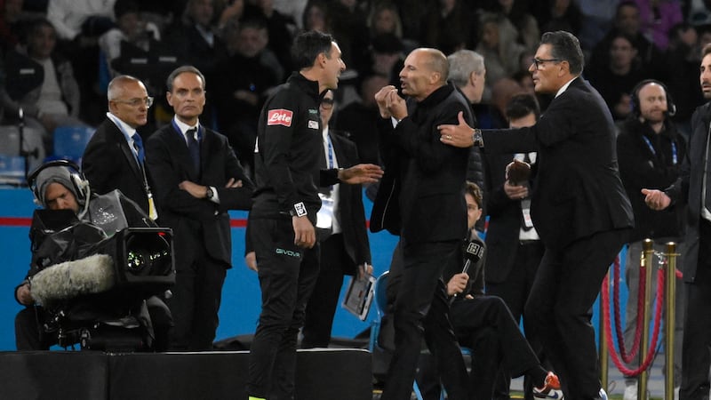 Napoli, furia di Allegri: rosso, caos e beffa 3-3. Sfuma la vittoria e Max perde la testa