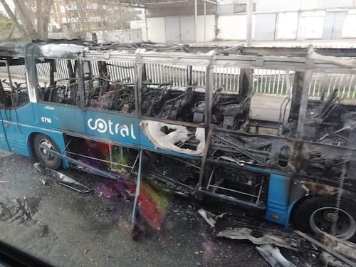 Bus Cotral in fiamme in via Tiburtina. Traffico in tilt