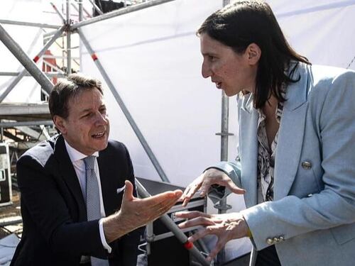 Ucraina, il centrodestra prepara risoluzione sulla pace con Nato e Ue. Sinistra spaccata
