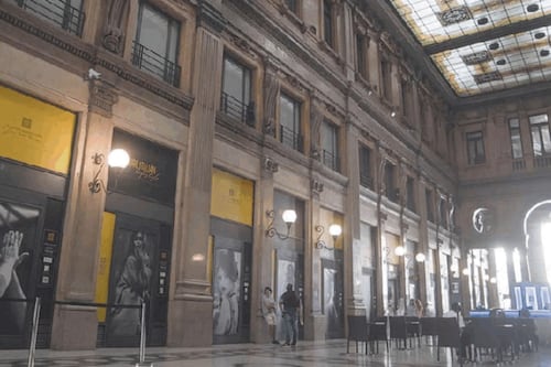 Più di mille negozi chiusi nel centro di Roma. Campidoglio inerme davanti alla crisi delle vetrine